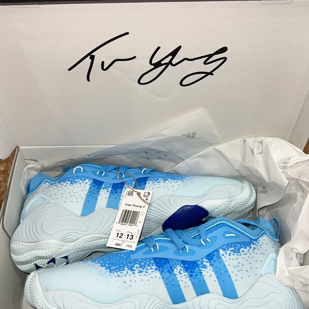 Trae Young 3 - Picture 2 of 8